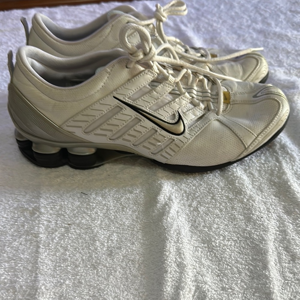 Nike Women's used White Athletic Shoes